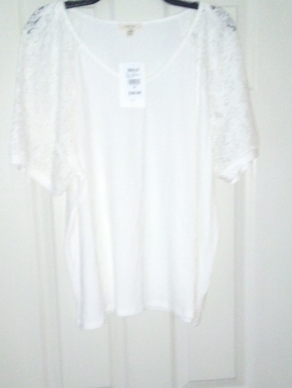 NWT!  COMO BLU White Blouse - Lace Sleeves